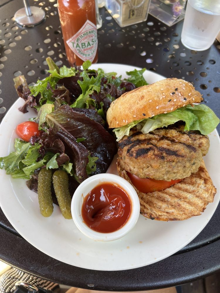 URTH CAFFE BEVERLY HILLS 267 S Beverly Dr Beverly Hills California 