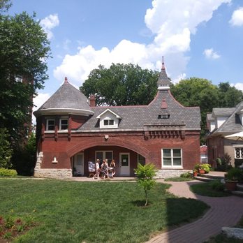 Central Park - Carriage house - Parks Near Me - Louisville, Kentucky