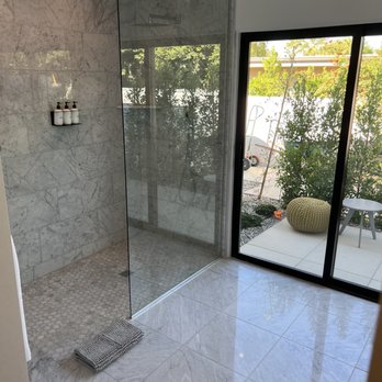 Twin Palms Resort - Shower/back patio view in king suite - Resorts Near Me - Palm Springs, California Twin Palms Resort - Shower/back patio view in king suite - Resorts Near Me - Palm Springs, California