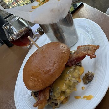 Towne Grill - Waygu smash burger - New American Near Me - Fort Worth, Texas Towne Grill - Waygu smash burger - New American Near Me - Fort Worth, Texas