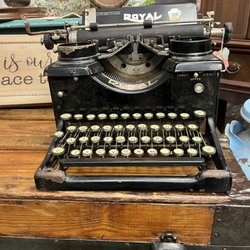 It's Bazaar On 21st Street - Vintage typewriter