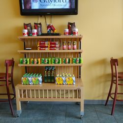 Lia's Pizza & Catering - Dinning Room display