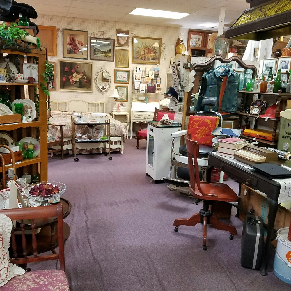 Yesterday's Village - Some booths in the back! - Antiques Near Me - Yakima, Washington