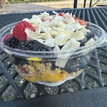 Lava Bowlz - Mango bowl with Marion berries, plump fresh raspberries, strawberries and blueberries. - Acai Bowls Near Me - Olympia, Washington
