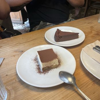 Garden Pizza - Chocolate cake, and tiramisu to die for! - Pizza Near Me - Barcelona, B Garden Pizza - Chocolate cake, and tiramisu to die for! - Pizza Near Me - Barcelona, B