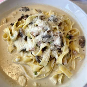 Osteria - Fettuccine with mushrooms, peas, prosciutto and cream sauce - Italian Near Me - Greensboro, North Carolina Osteria - Fettuccine with mushrooms, peas, prosciutto and cream sauce - Italian Near Me - Greensboro, North Carolina
