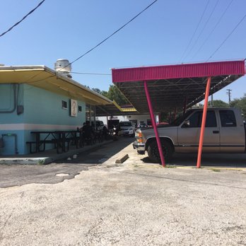 Lil  Charlie's - Outside sitting only, but that's cool - Chicken Wings Near Me - Lockhart, Texas
