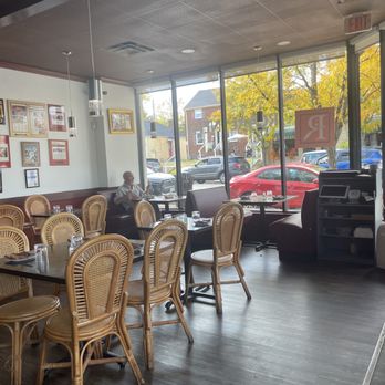 Royal Nepal - Dining area, bright and airy - Himalayan/Nepalese Near Me - Alexandria, Virginia