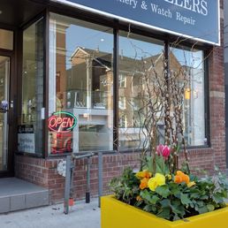Exterior photo of L.E. Jewellers - Toronto, Ontario Exterior photo of L.E. Jewellers - Toronto, Ontario