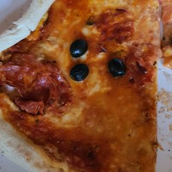 Calabria Mia - Une pizza avec salami...rien dessus...