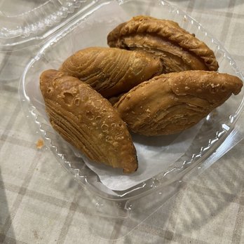 Manow Thai Kitchen - Curry Puff - Thai Near Me - Newton, Massachusetts
