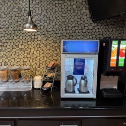 Comfort Inn & Suites - Breakfast set up