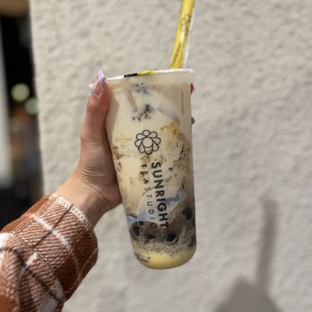 Sunright Tea Studio - Diamond Jamboree Center - Oreo Brulee Boba Milk - Bubble Tea Near Me - Irvine, California Sunright Tea Studio - Diamond Jamboree Center - Oreo Brulee Boba Milk - Bubble Tea Near Me - Irvine, California
