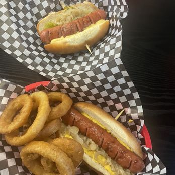 Splitz Grill - Hot dogs and onion rings - Burgers Near Me - Whistler, British Columbia Splitz Grill - Hot dogs and onion rings - Burgers Near Me - Whistler, British Columbia