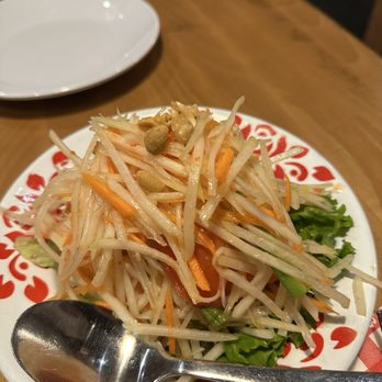 Mae Ornnit Thai Kitchen - Papaya Salad - Thai Near Me - Annandale, Virginia
