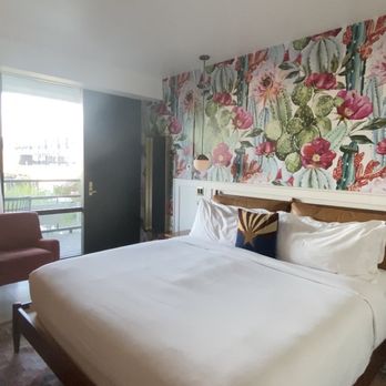 Rise Uptown Hotel - Balcony room - Hotels Near Me - Phoenix, Arizona