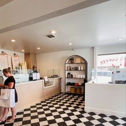 Huskins Coffee - Balboa Island - Interior.