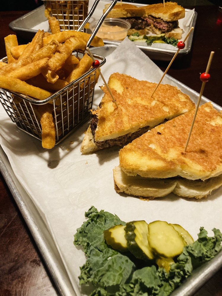 WINCHELL’S PUB & GRILL 193 Photos & 212 Reviews 199 E Warm Springs