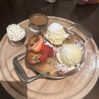 Brick and Brine - Apple pie a la mode - New American Near Me - Kalamazoo, Michigan Brick and Brine - Apple pie a la mode - New American Near Me - Kalamazoo, Michigan