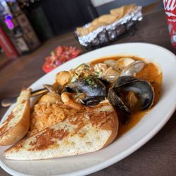 Fernando's Cali Kitchen - Cioppino w/ scallops