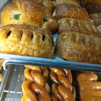 Donut Den - Donuts Near Me - Sun Valley, California