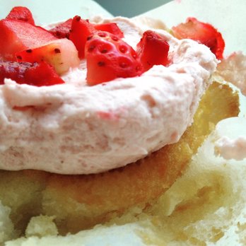 Funny Face Bakery - Strawberry cupcake - Cupcakes Near Me - New York, New York