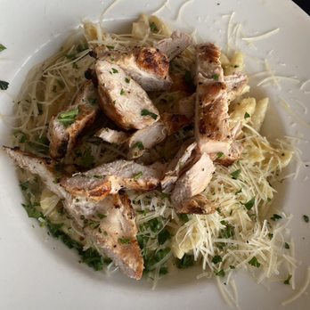 Steiner Ranch Steakhouse - Carbonara with chicken - Steakhouses Near Me - Austin, Texas Steiner Ranch Steakhouse - Carbonara with chicken - Steakhouses Near Me - Austin, Texas