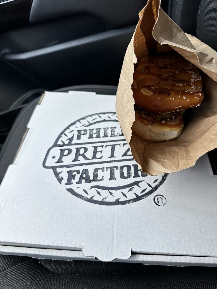 PHILLY PRETZEL FACTORY Updated September 2024 13 Reviews 7366