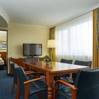 H4 Hotel Kassel - Suite - Hotels Near Me - Kassel, HE