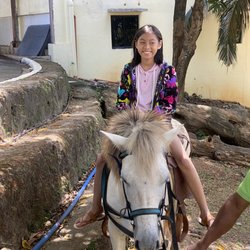 Bakasyunan Resort - First time on a horse
