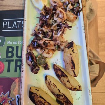 Sidreria Txots Figueres - Grilled calamari - Tapas/Small Plates Near Me - Figueres, GI Sidreria Txots Figueres - Grilled calamari - Tapas/Small Plates Near Me - Figueres, GI