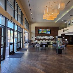 Cinépolis Luxury Cinemas - Paseo Real - Lobby