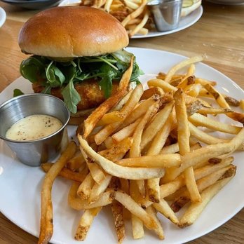 Somerset - Lobster burger - American Near Me - Chicago, Illinois