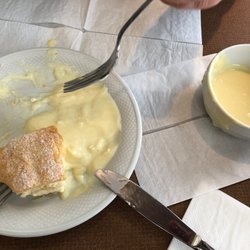 Rosenberger - Topfenstrudel mit Vanillesauce (klumpig)