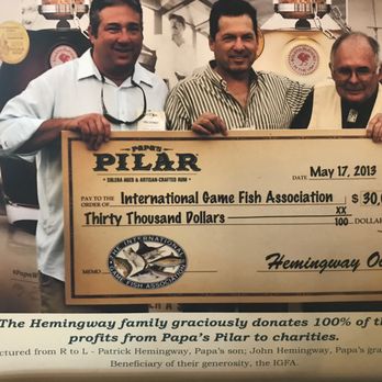 Hemingway Distillery - Cool pic of two Hemingway family members - Distilleries Near Me - Key West, Florida Hemingway Distillery - Cool pic of two Hemingway family members - Distilleries Near Me - Key West, Florida