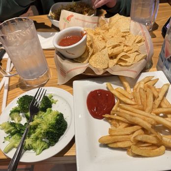 Chili's - Fries broccoli and Chips & Salsa - American Near Me - Fair Oaks, California