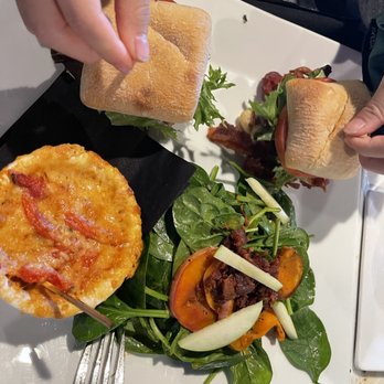 TASTE! Craft Eatery - Paso Robles - Greek ahi slider, BLT slider, mac and cheese with aged Gouda and peppers, maple salad - Salad Near Me - Paso Robles, California