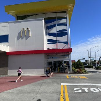 McDonald's - Outside - Burgers Near Me - Orlando, Florida McDonald's - Outside - Burgers Near Me - Orlando, Florida