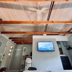 Pier450 - The Quarters Motel - Nice high ceilings, airy feel