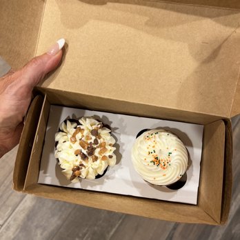 Little Cakes Kitchen - Our ToGo box keeping the safe and frosting protected - Custom Cakes Near Me - Vista, California Little Cakes Kitchen - Our ToGo box keeping the safe and frosting protected - Custom Cakes Near Me - Vista, California