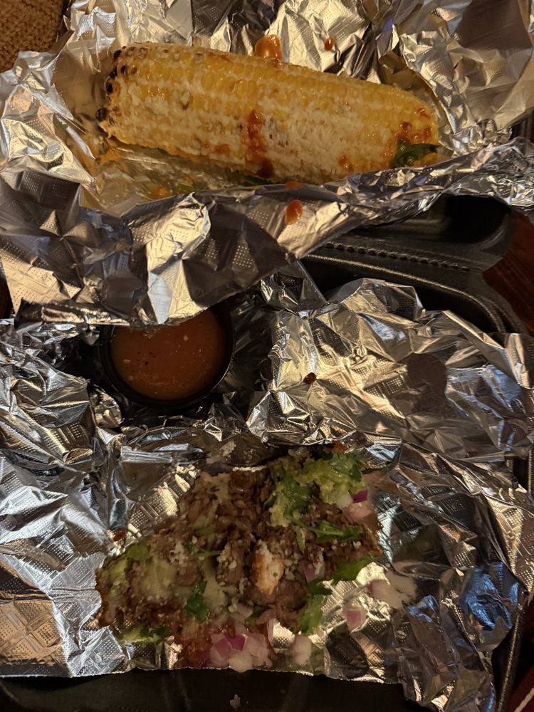 Papas Red Tacos Logo