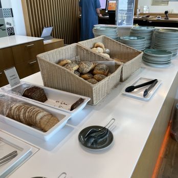 King Amlet Lounge - Nice and fresh Danish bread and toppings - Lounges Near Me - Billund King Amlet Lounge - Nice and fresh Danish bread and toppings - Lounges Near Me - Billund