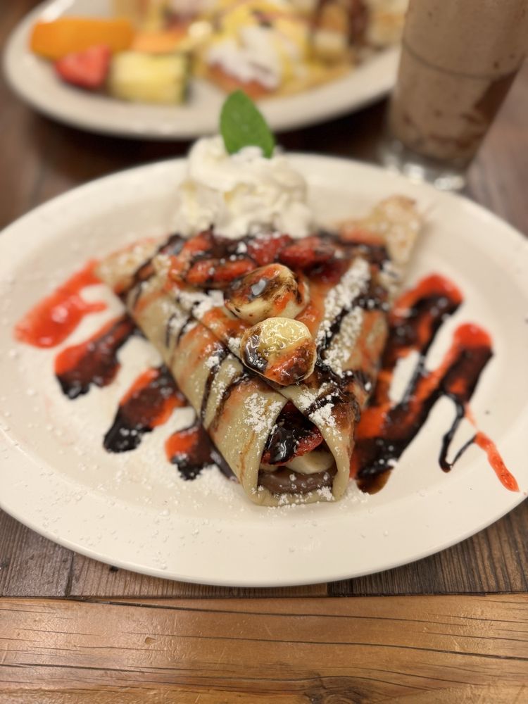 Food from Break'n Eggs Crêperie Express