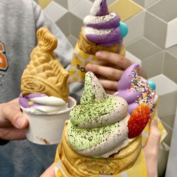 Somisomi - - Matcha and Oreo swirl - Ube and vanilla swirl - Desserts Near Me - Cupertino, California