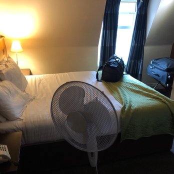 Central Hotel - That's the entire room!!! - Hotels Near Me - Dublin, D