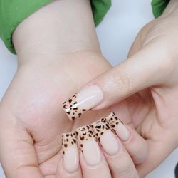 LT Nail Lounge