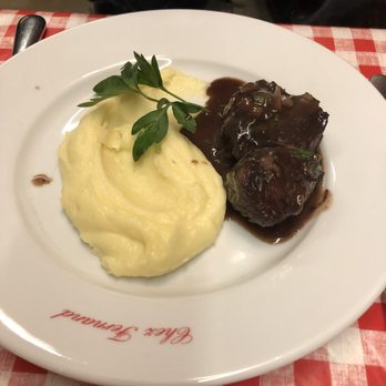 Chez Fernand - Beef bourguignon - French Near Me - Paris, 75 Chez Fernand - Beef bourguignon - French Near Me - Paris, 75