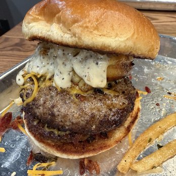 Rotolos Craft & Crust - Mac N Cheese burger - Beer Bar Near Me - Lakeland, Tennessee Rotolos Craft & Crust - Mac N Cheese burger - Beer Bar Near Me - Lakeland, Tennessee