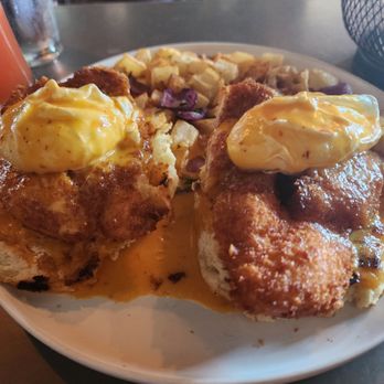 1909 - Eggs Benny - Bars Near Me - Temecula, California