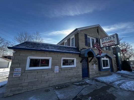 Hunley's Bar & Grill